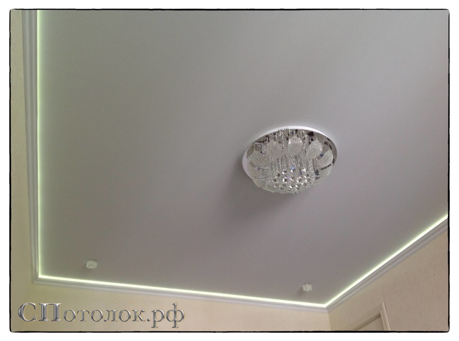 Матовый натяжной потолок со светодиодной подсветкой